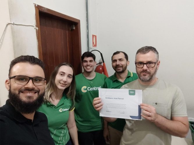 Equipe da Tita Supermercados, clientes da consultoria de precificação e rentabilidade da InfoPrice